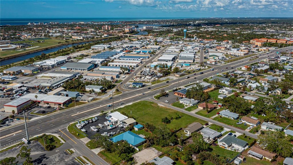 Photo of 601 Us Highway 41 Bypass S, Venice, FL 34285 (MLS # N6135911)