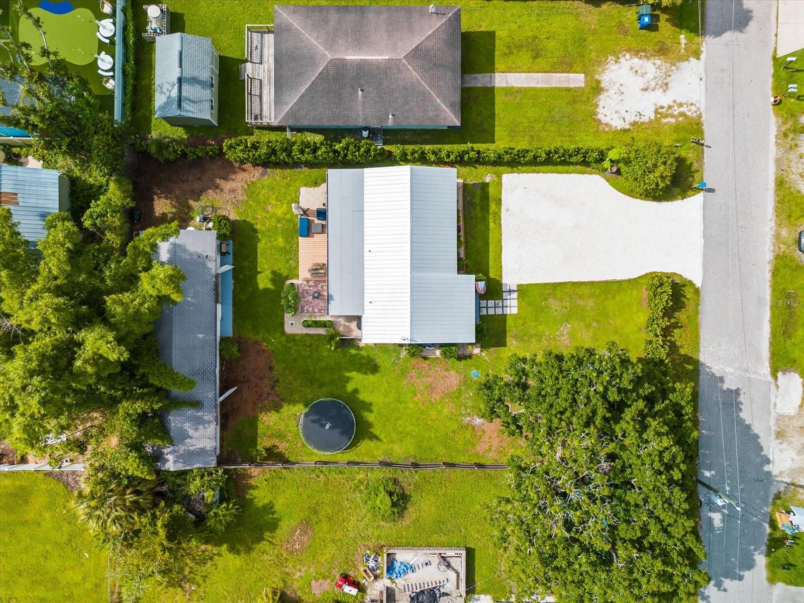 841 HAND AVENUE
