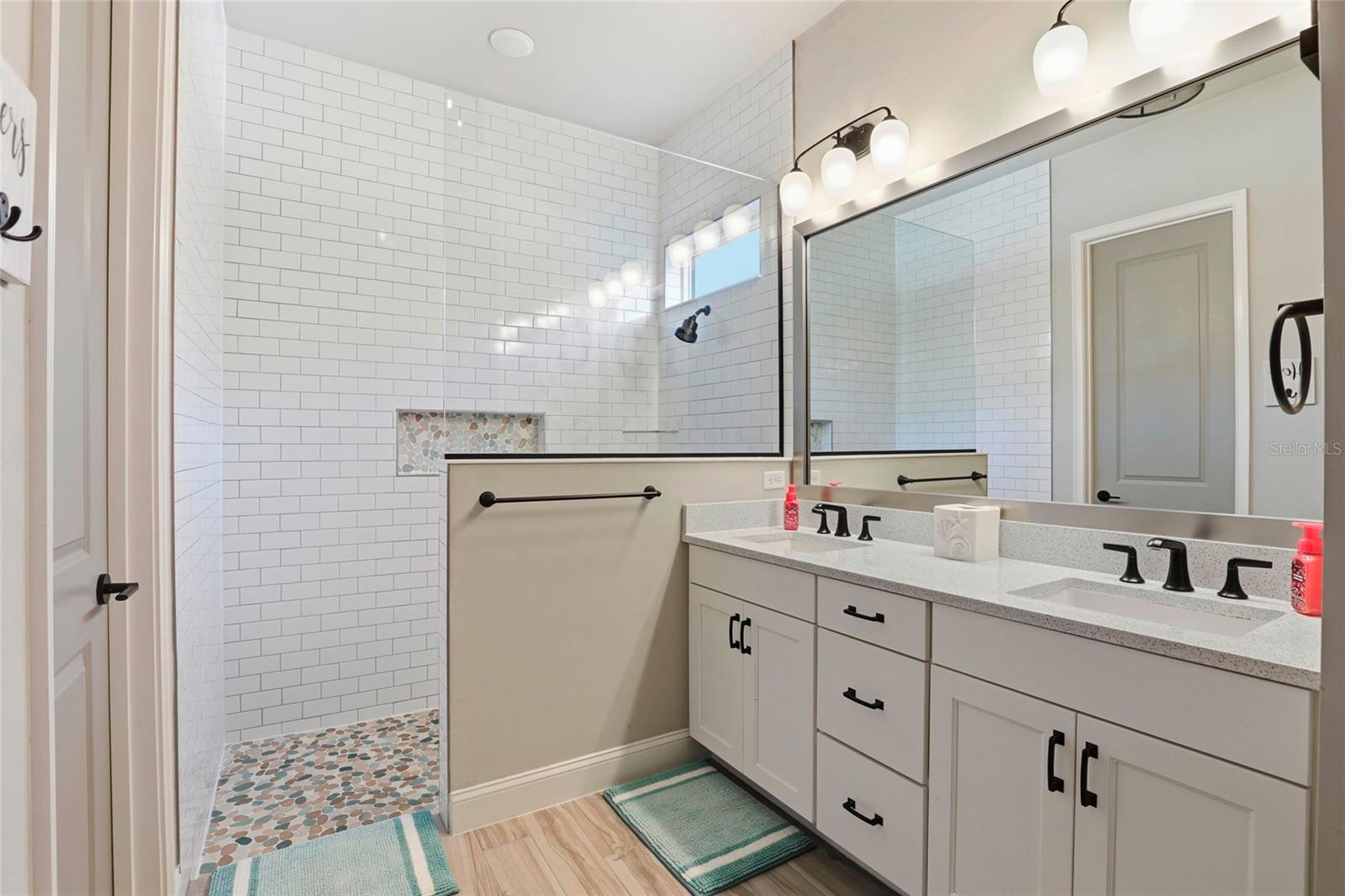 OAKMONT PH 2 PB 32 PG 30 - Residential