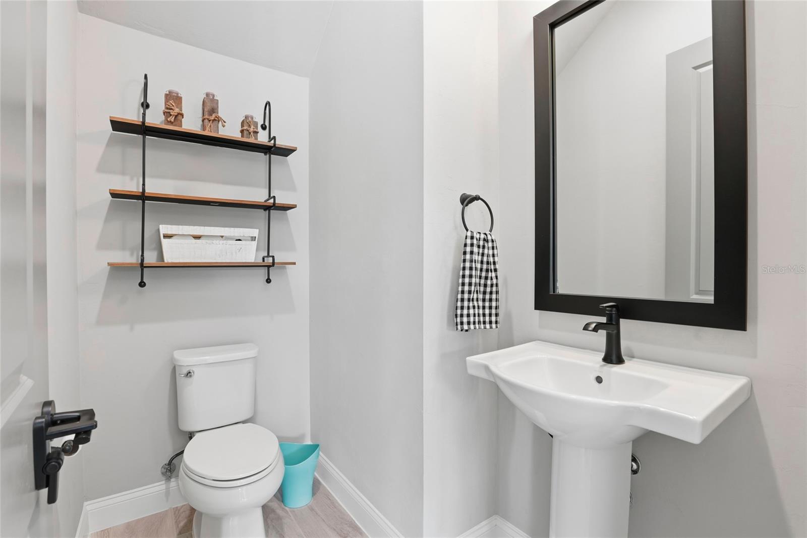 OAKMONT PH 2 PB 32 PG 30 - Residential