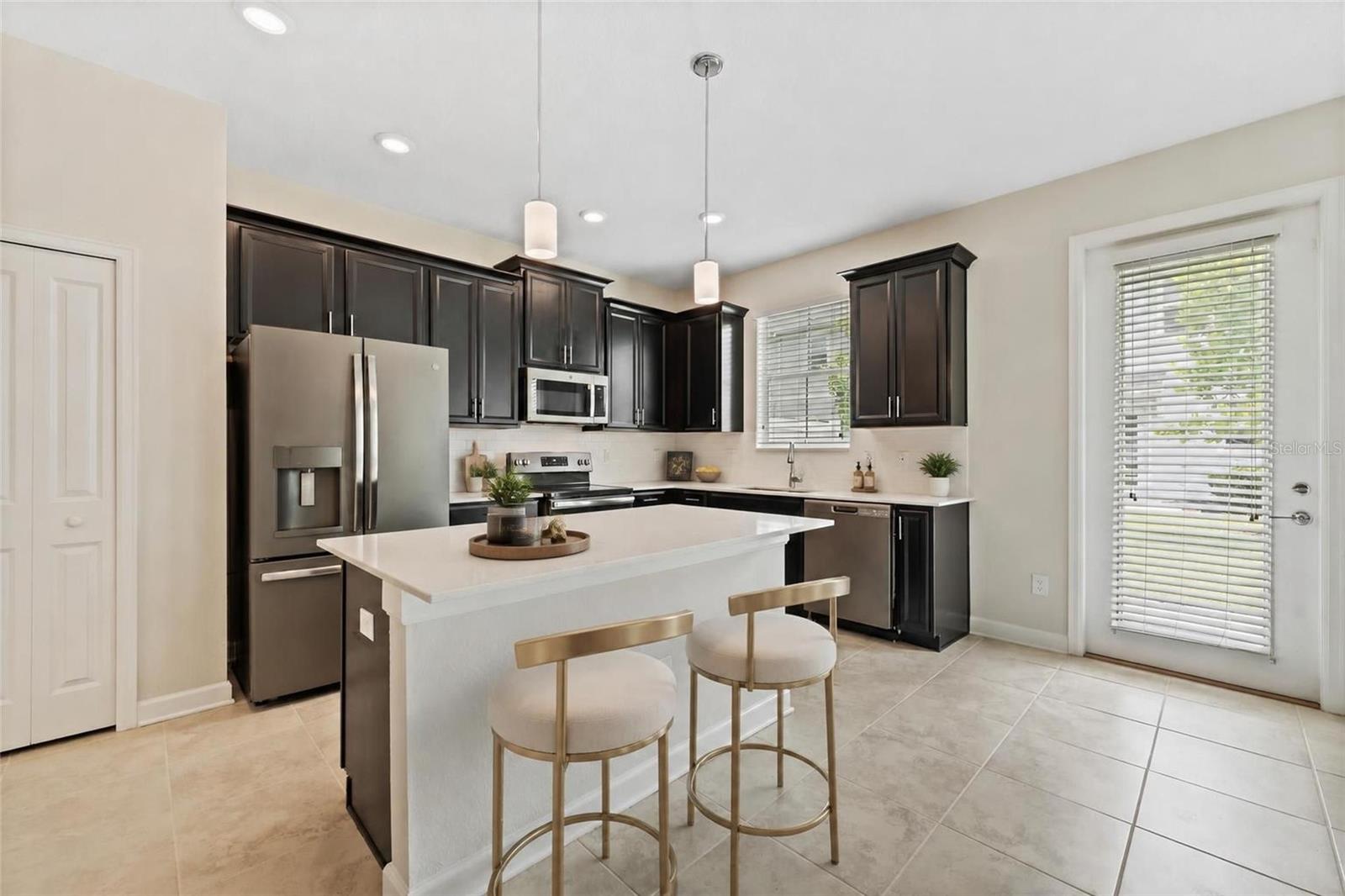 2935 THEME STREET