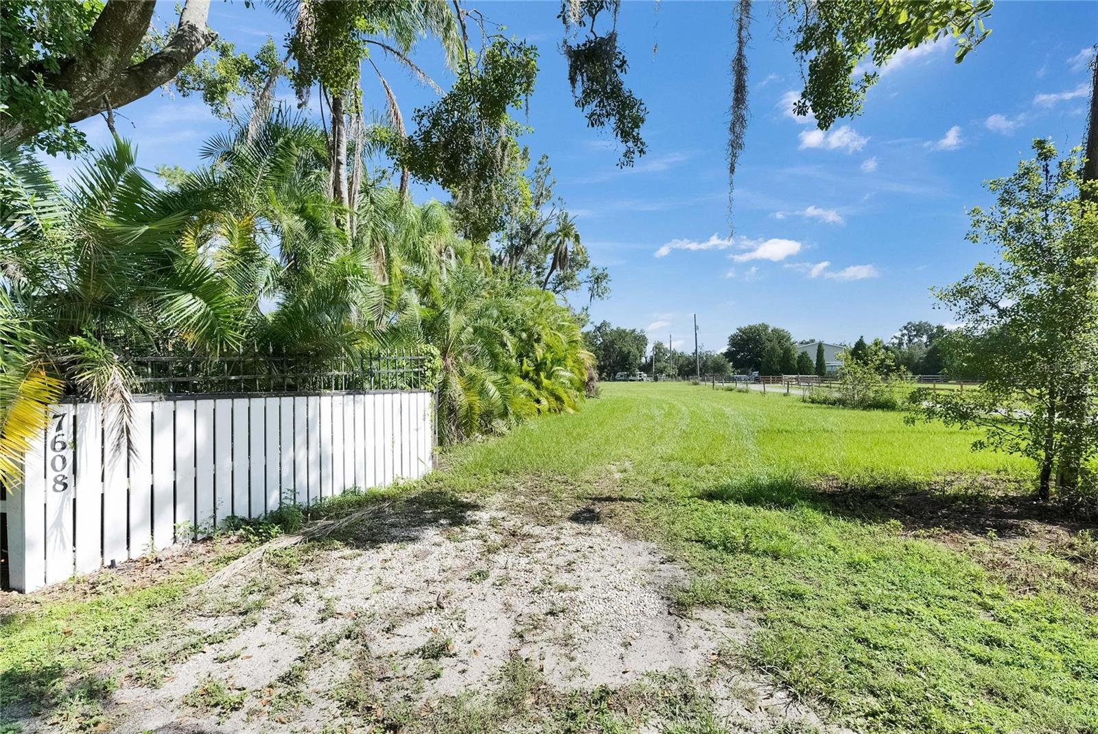MAJESTIC OAKS PRESERVE - Land