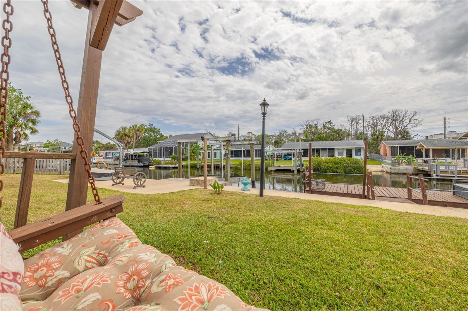 MARTHAS VINEYARD - Residential