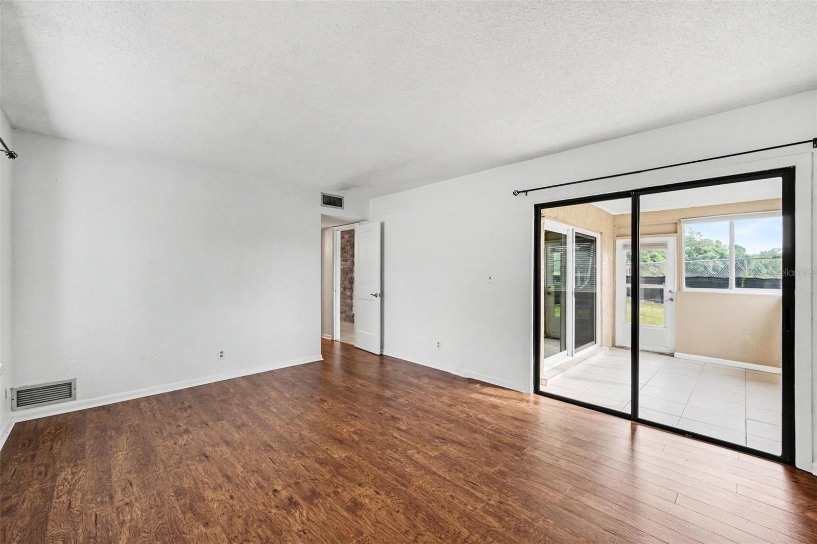 NORTHBROOK UNIT 01 - Residential