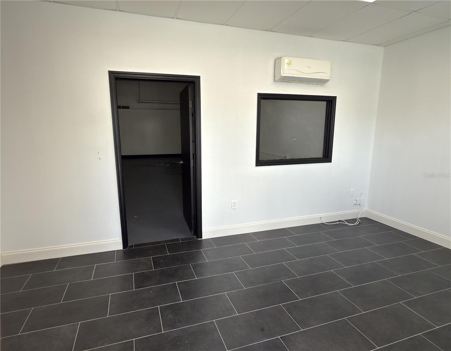 1775 INDUST PARK - Commercial Lease