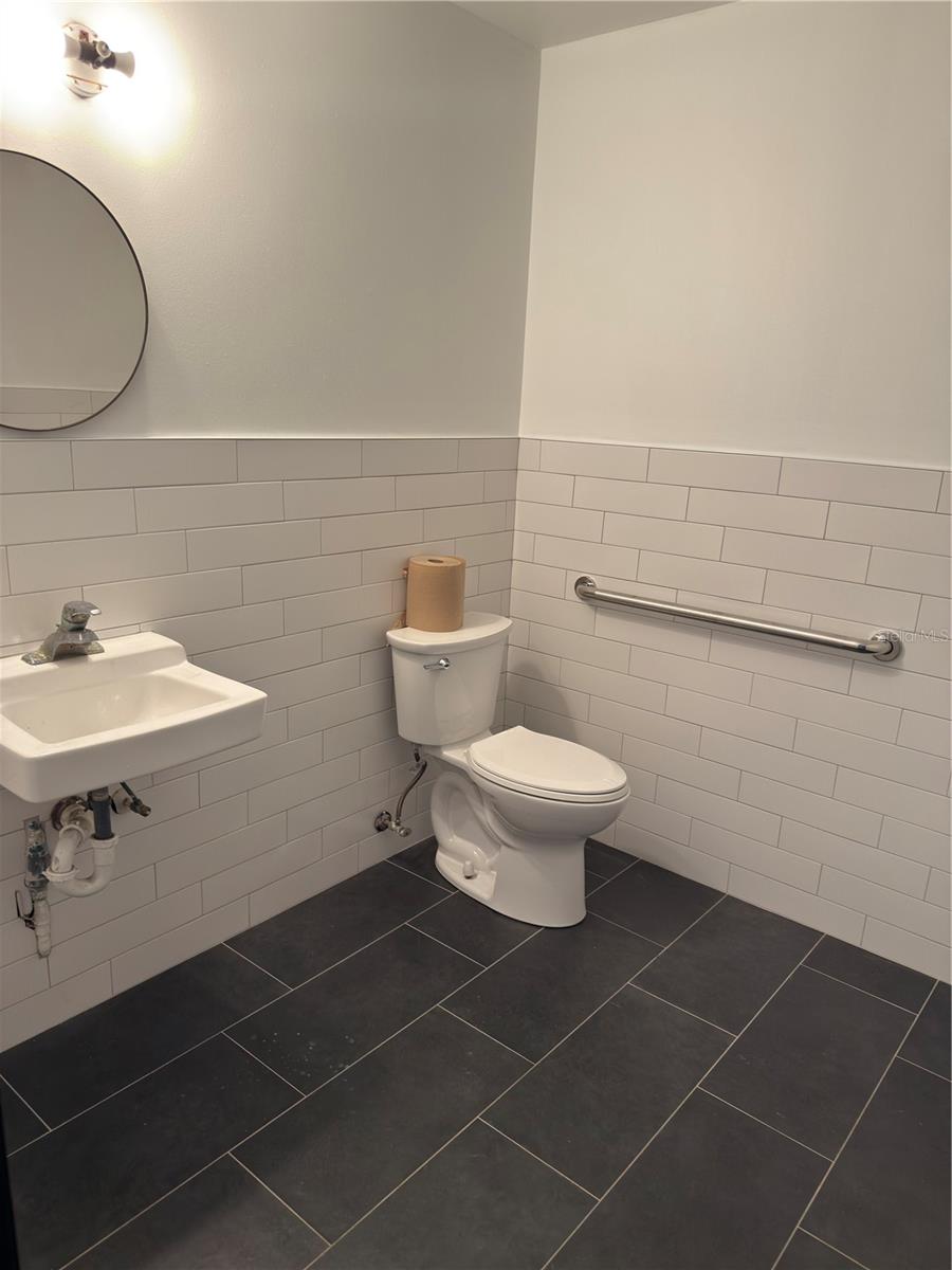 1775 INDUST PARK - Commercial Lease