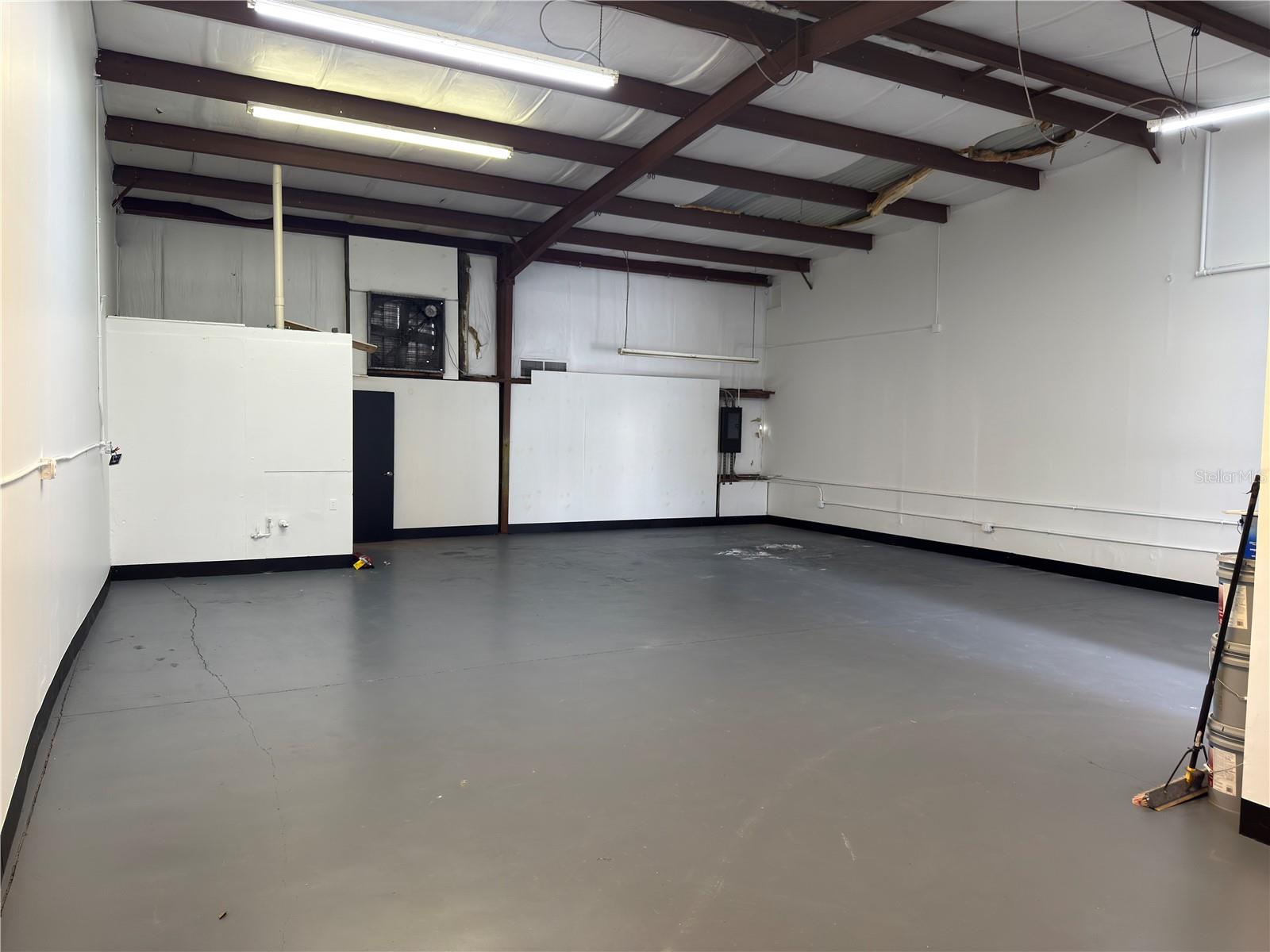 1775 INDUST PARK - Commercial Lease