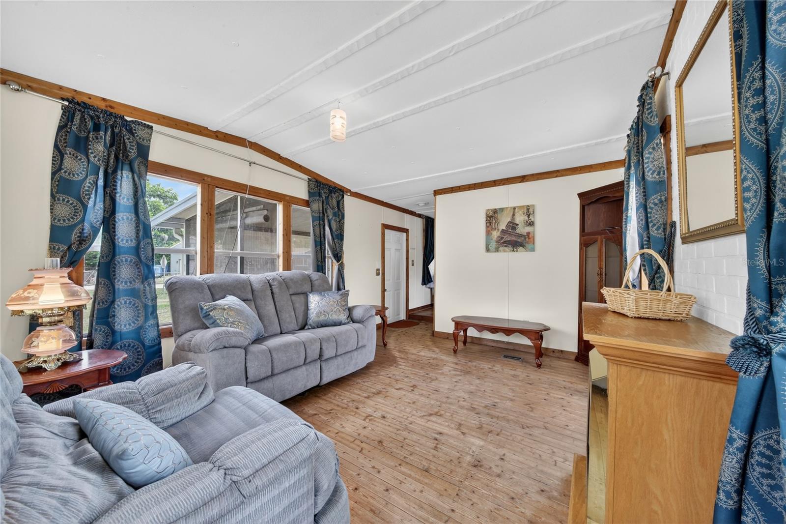 LEISURE ACRES - Residential