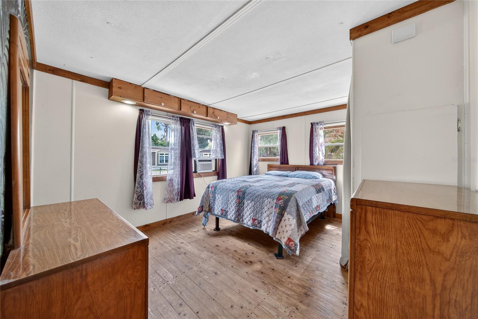 LEISURE ACRES - Residential