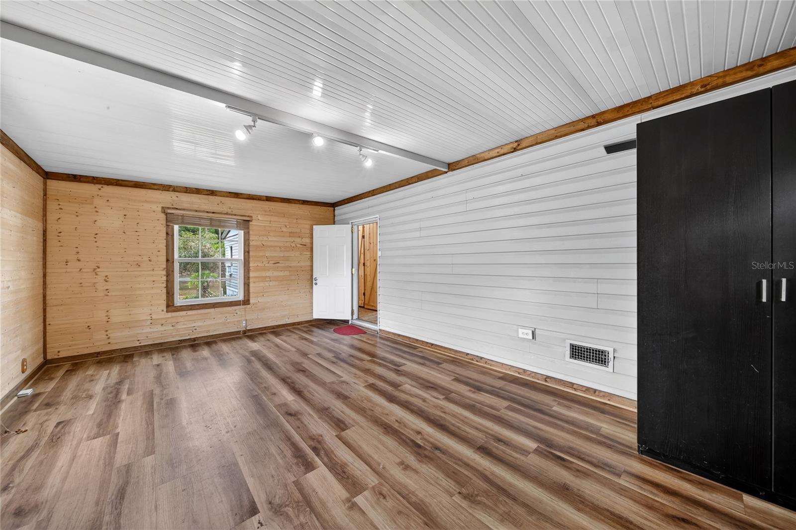 LEISURE ACRES - Residential