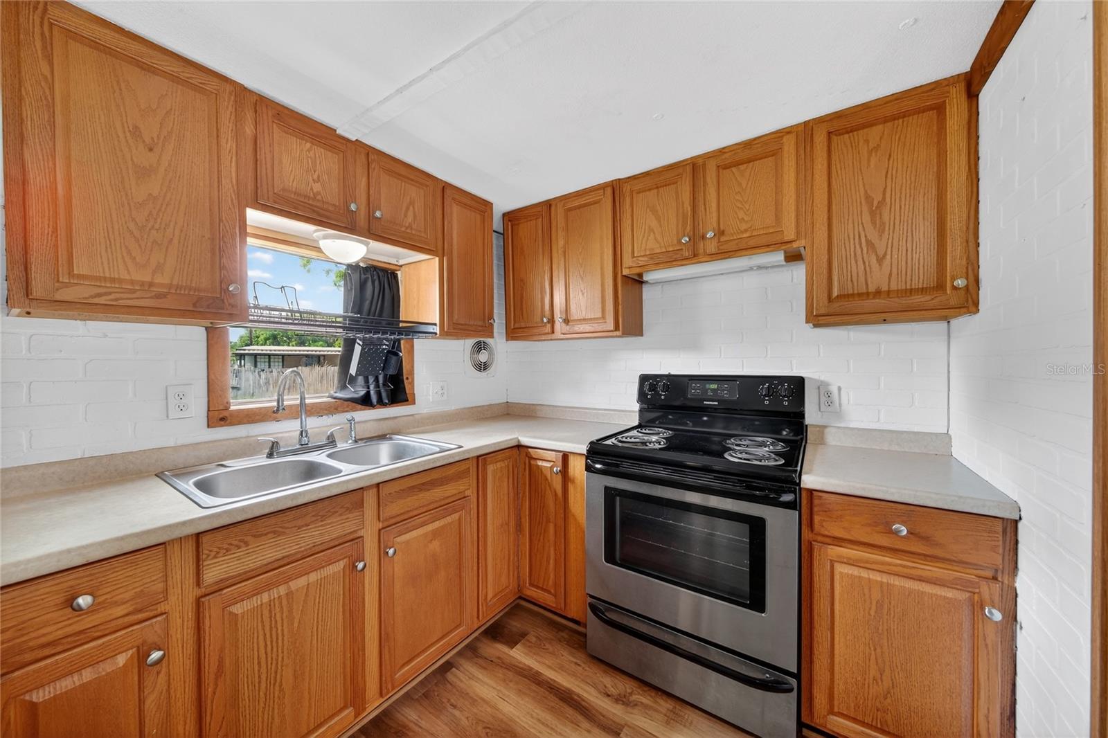 LEISURE ACRES - Residential