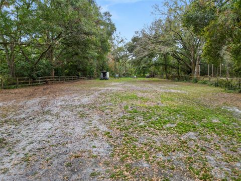 A home in LAKELAND