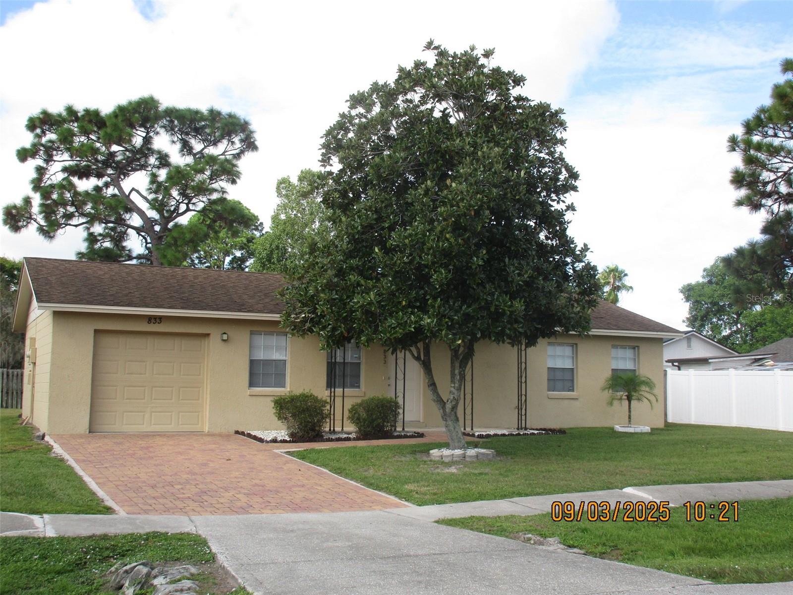 THIS 2 BEDROOM, 2 BATHROOM HOME FEATURES A 1 CAR GARAGE, EAT IN SPACE IN THE KITCHEN, WASHER/DRYER HOOKUPS IN THE GARAGE, LARGE REAR YARD, CLOSE PROXIMITY TO SCHOOLS, SHOPPING AND BUS TRANSPORTATION. THIS PROPERTY WONT LAST LONG! SCHEDULE YOUR SHOWING TODAY!
ATTACHED TO THE LISTING IS THE APPLICATION AND REQUIREMENTS.