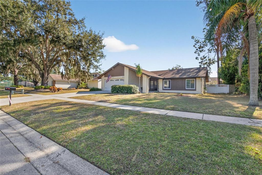 Photo of 614 Sandalwood Drive, Plant City, FL 33563 (MLS # TB8462117)