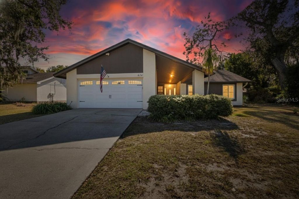 Photo of 614 Sandalwood Drive, Plant City, FL 33563 (MLS # TB8462117)