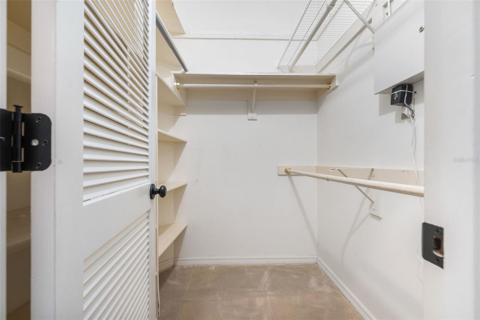 COUNTRY CLUB MANOR - Residential