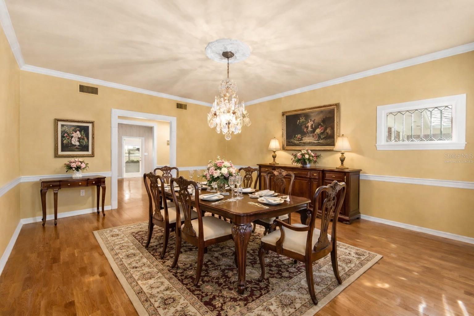 COUNTRY CLUB MANOR - Residential