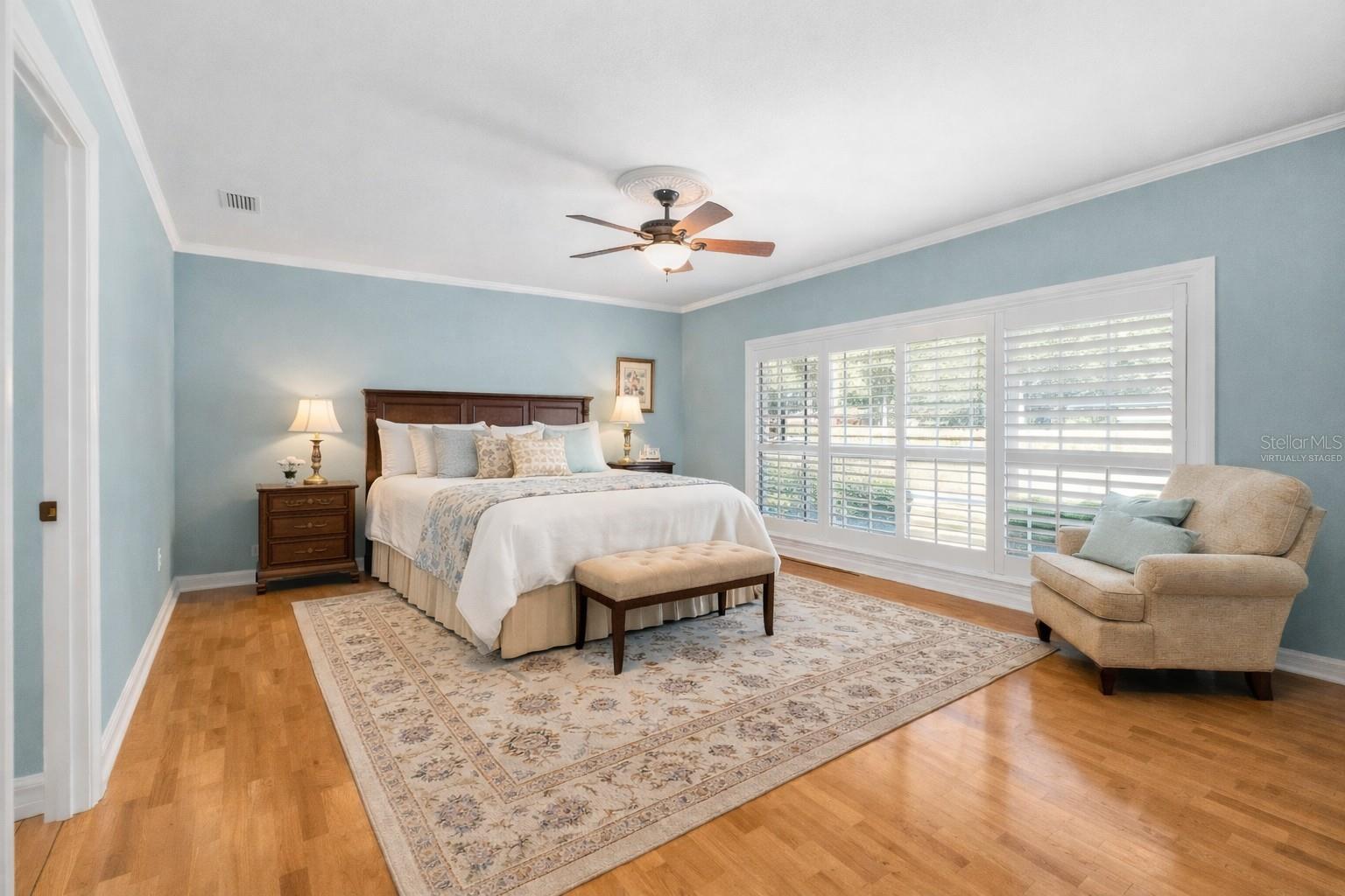 COUNTRY CLUB MANOR - Residential