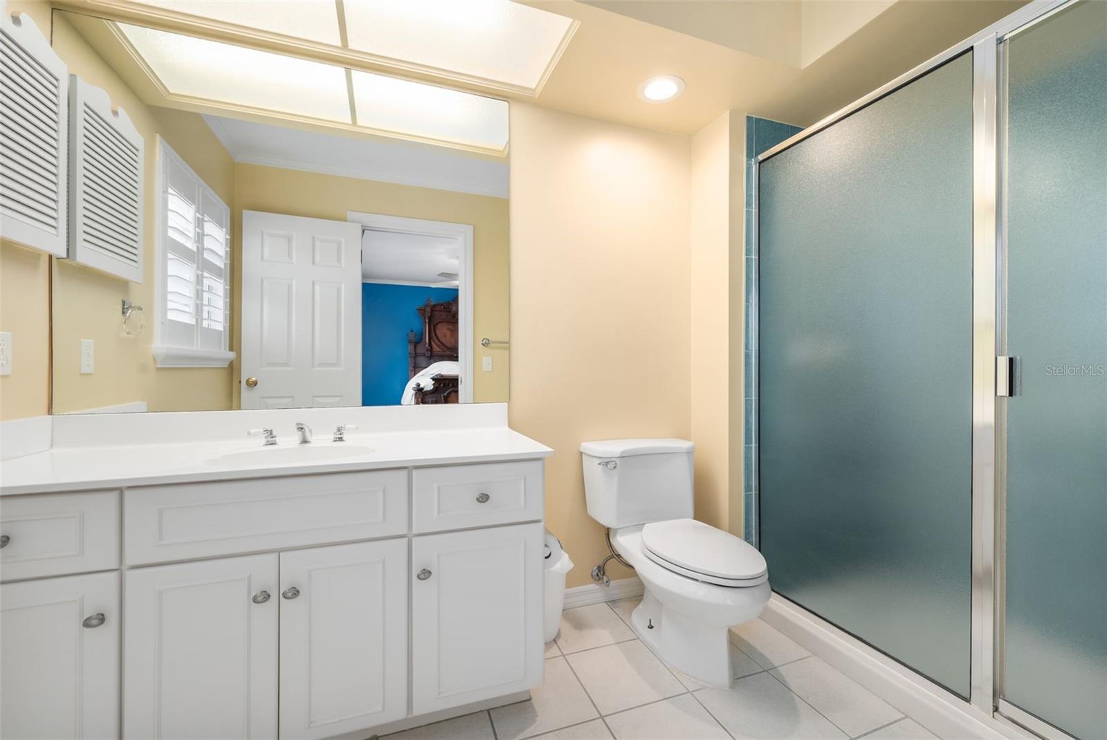 COUNTRY CLUB MANOR - Residential