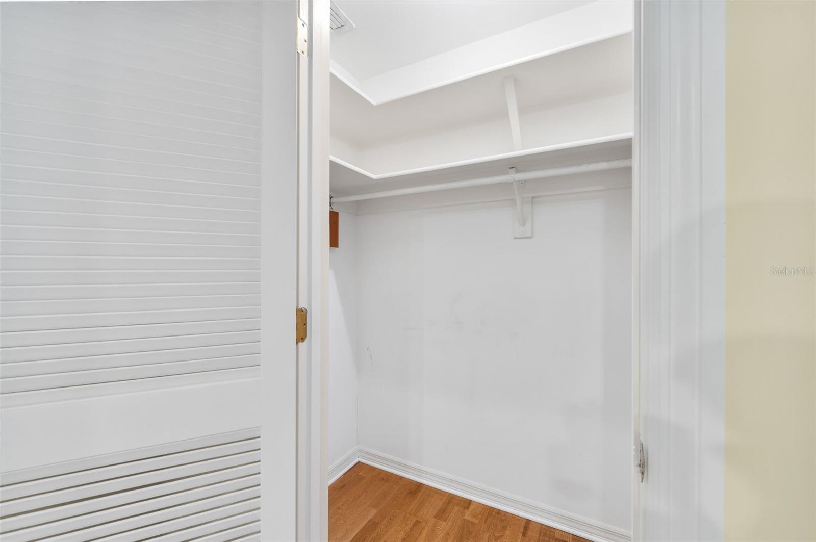 COUNTRY CLUB MANOR - Residential