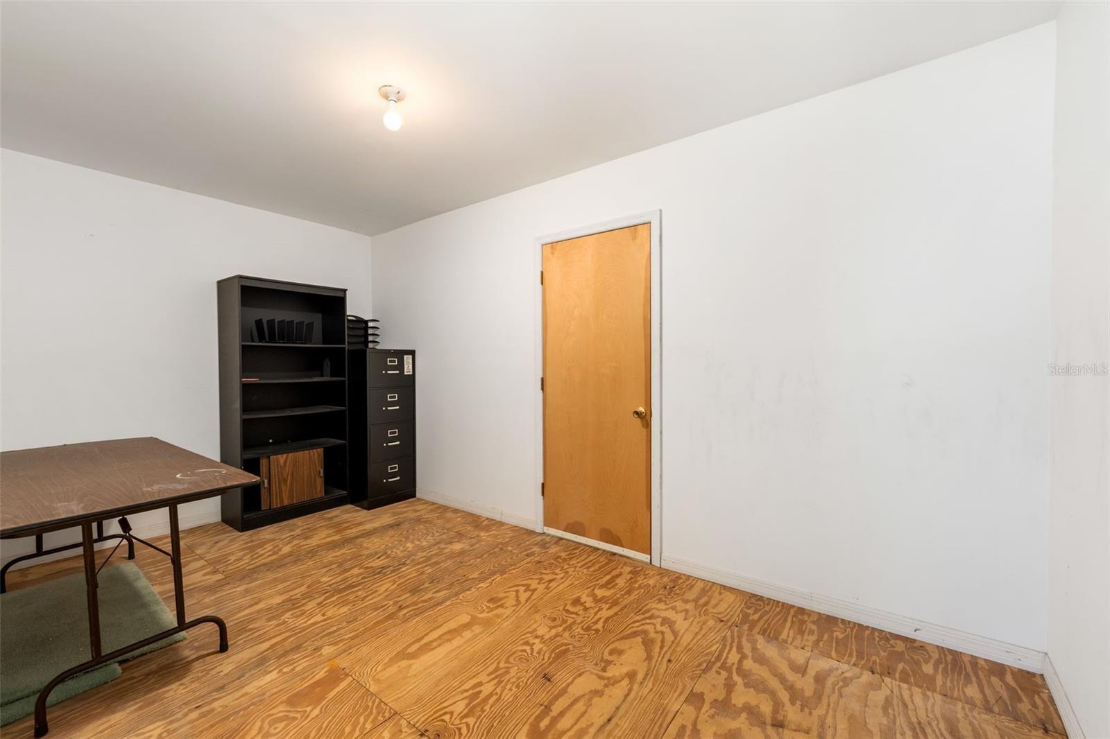 COUNTRY CLUB MANOR - Residential