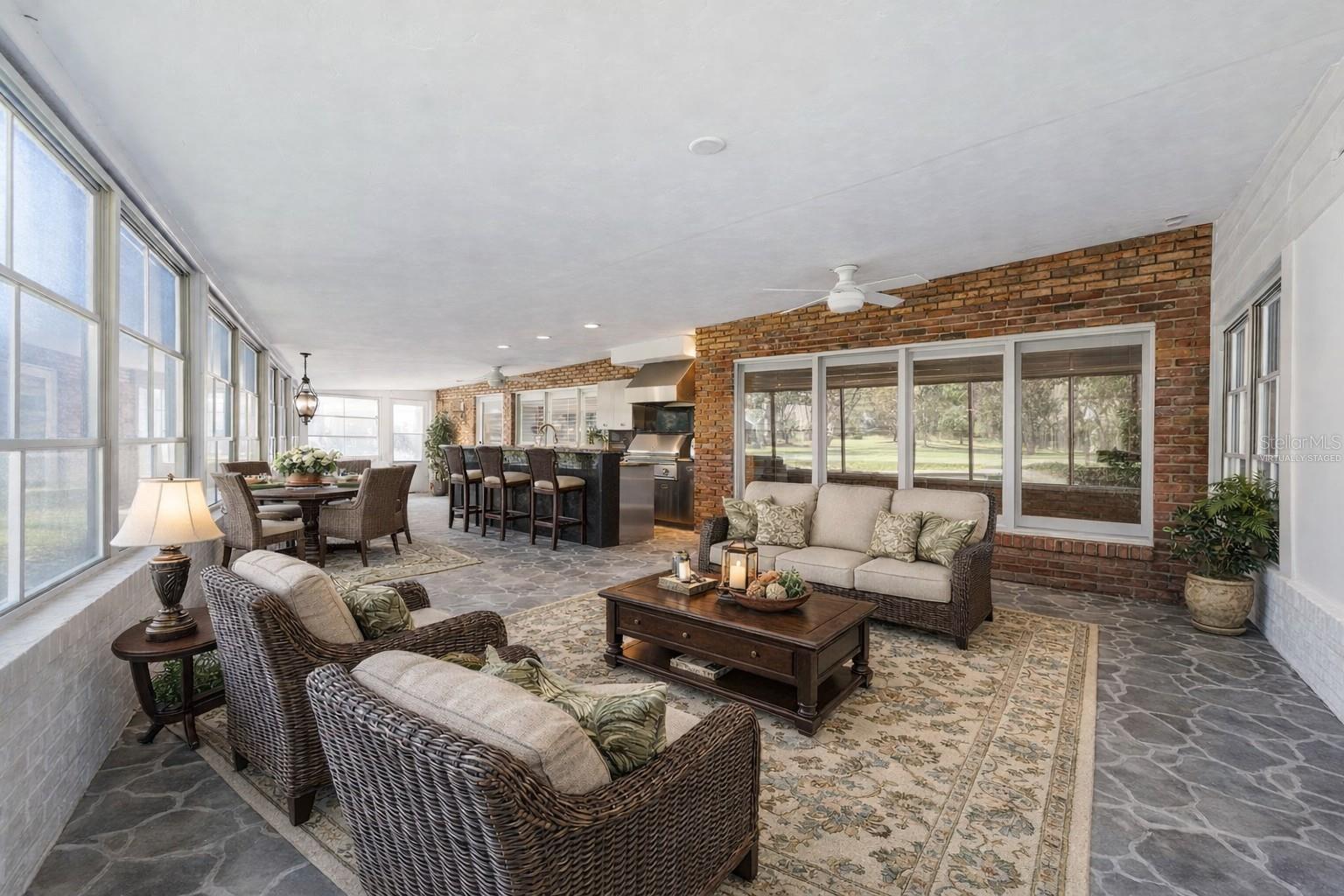 COUNTRY CLUB MANOR - Residential