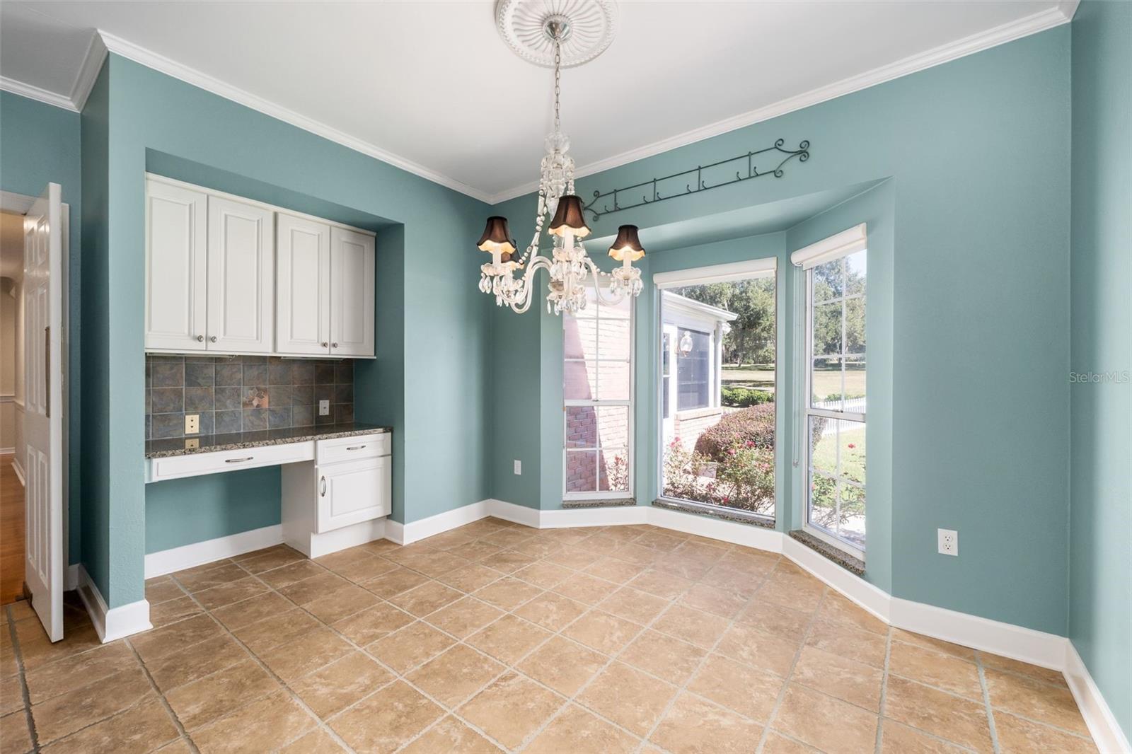 COUNTRY CLUB MANOR - Residential