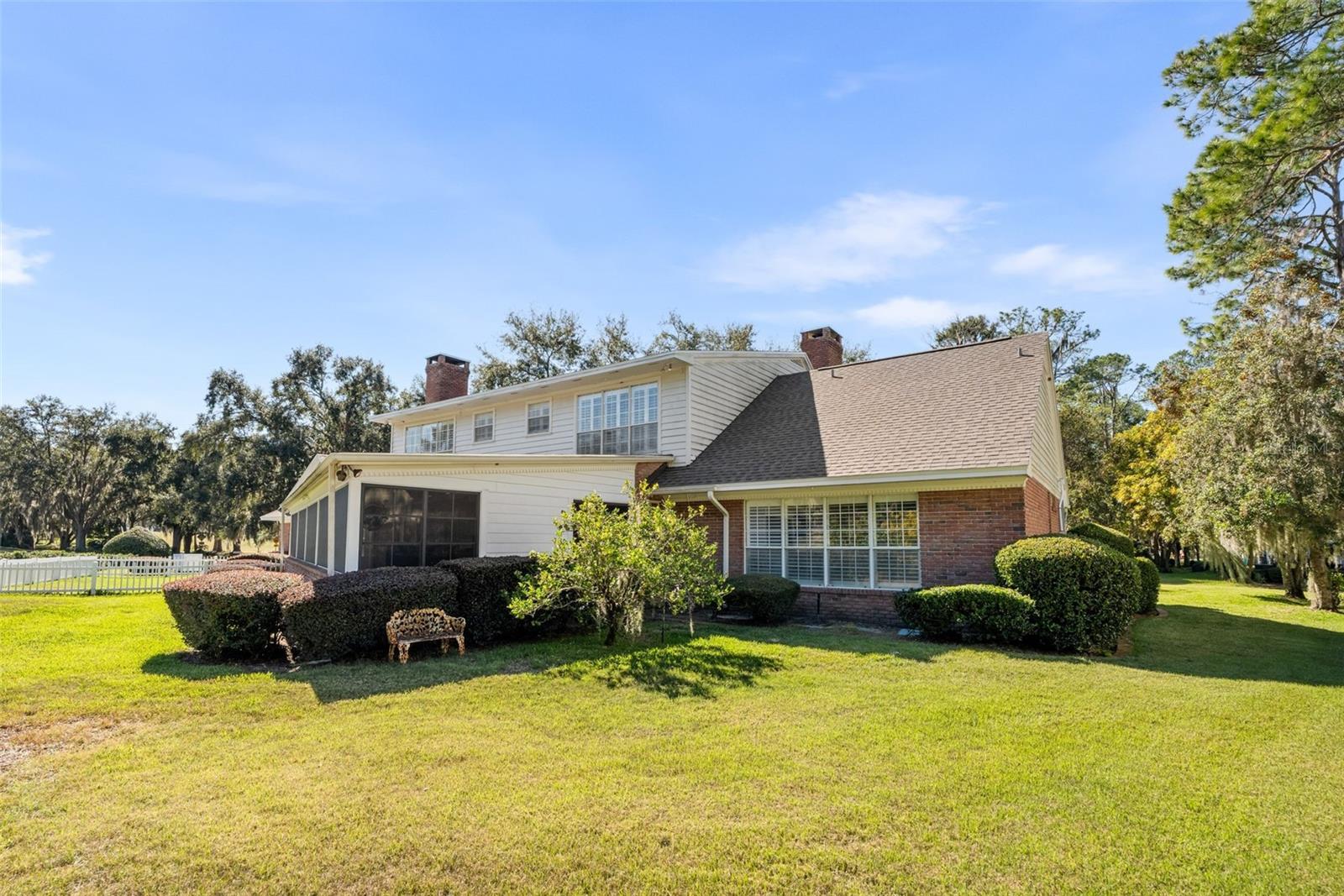 COUNTRY CLUB MANOR - Residential