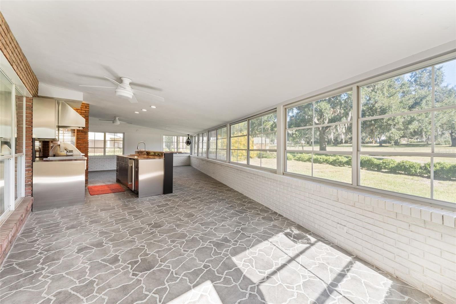 COUNTRY CLUB MANOR - Residential