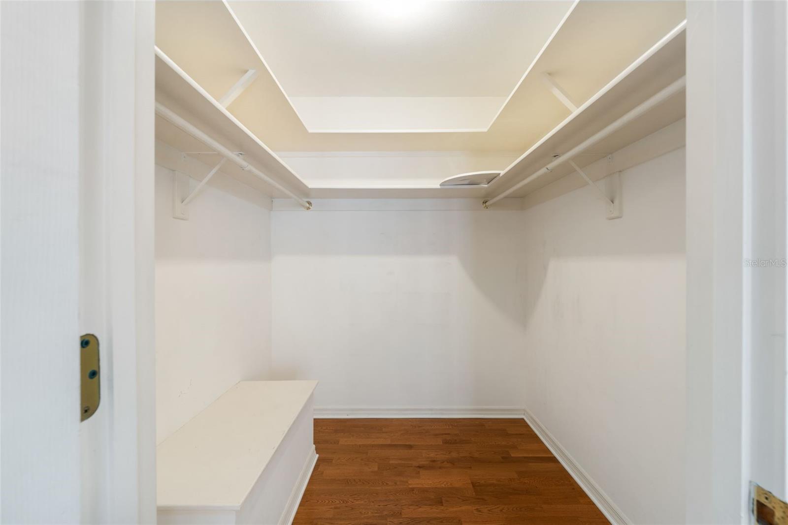 COUNTRY CLUB MANOR - Residential