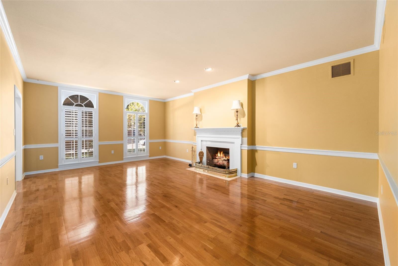 COUNTRY CLUB MANOR - Residential