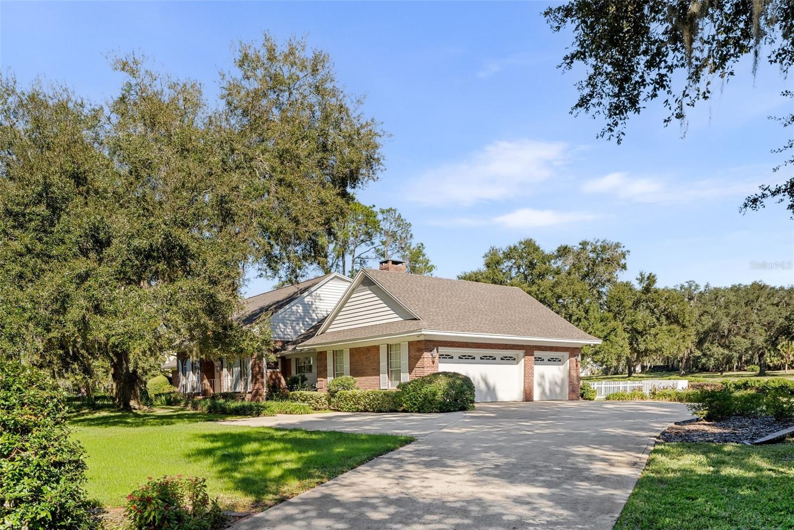 COUNTRY CLUB MANOR - Residential