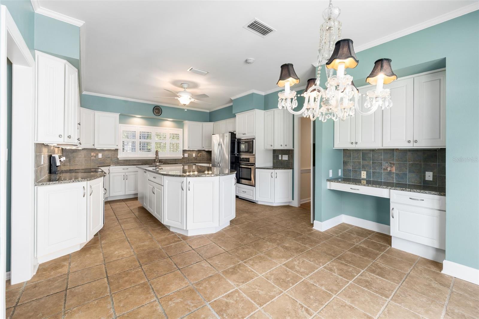 COUNTRY CLUB MANOR - Residential