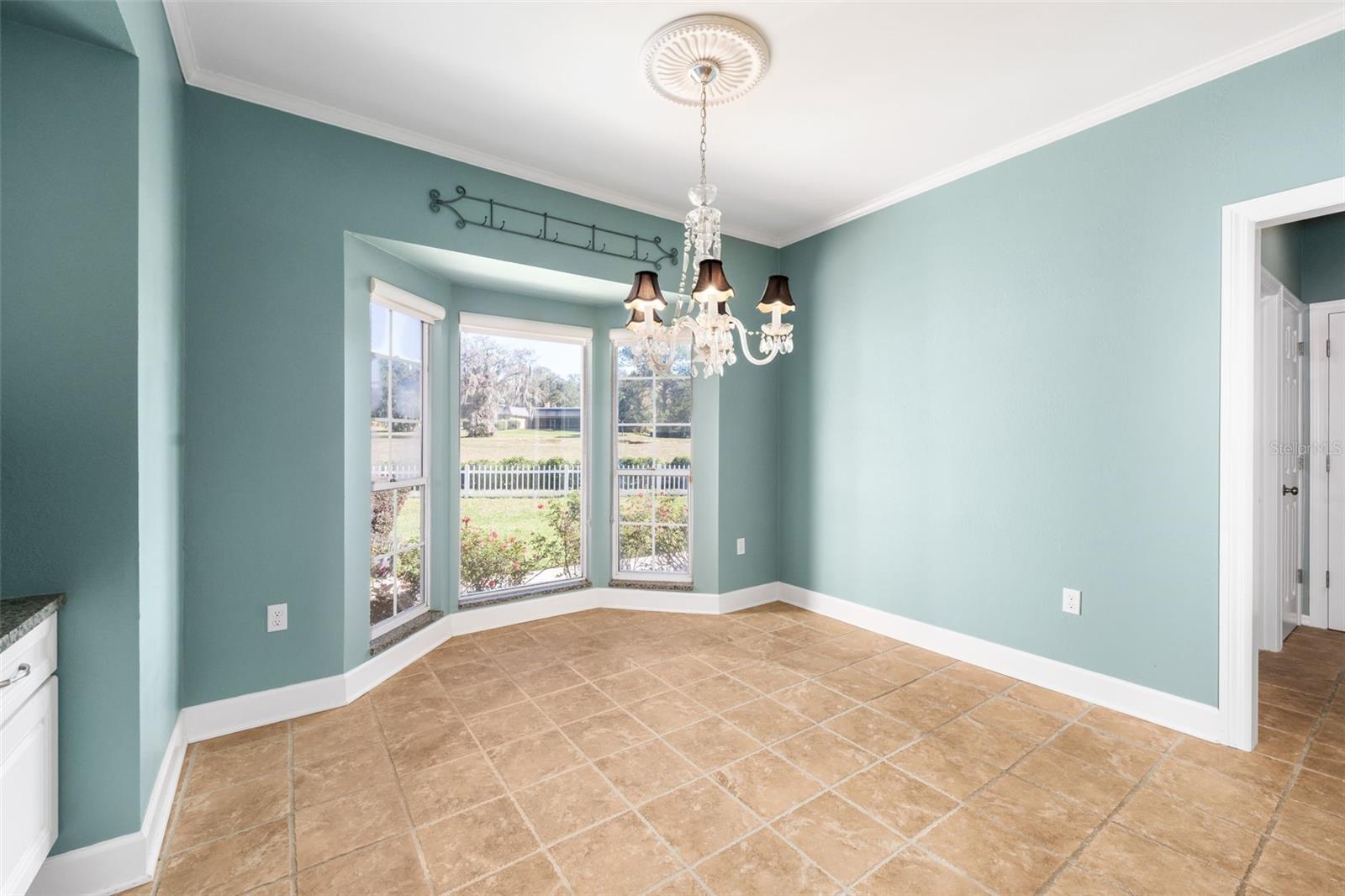 COUNTRY CLUB MANOR - Residential