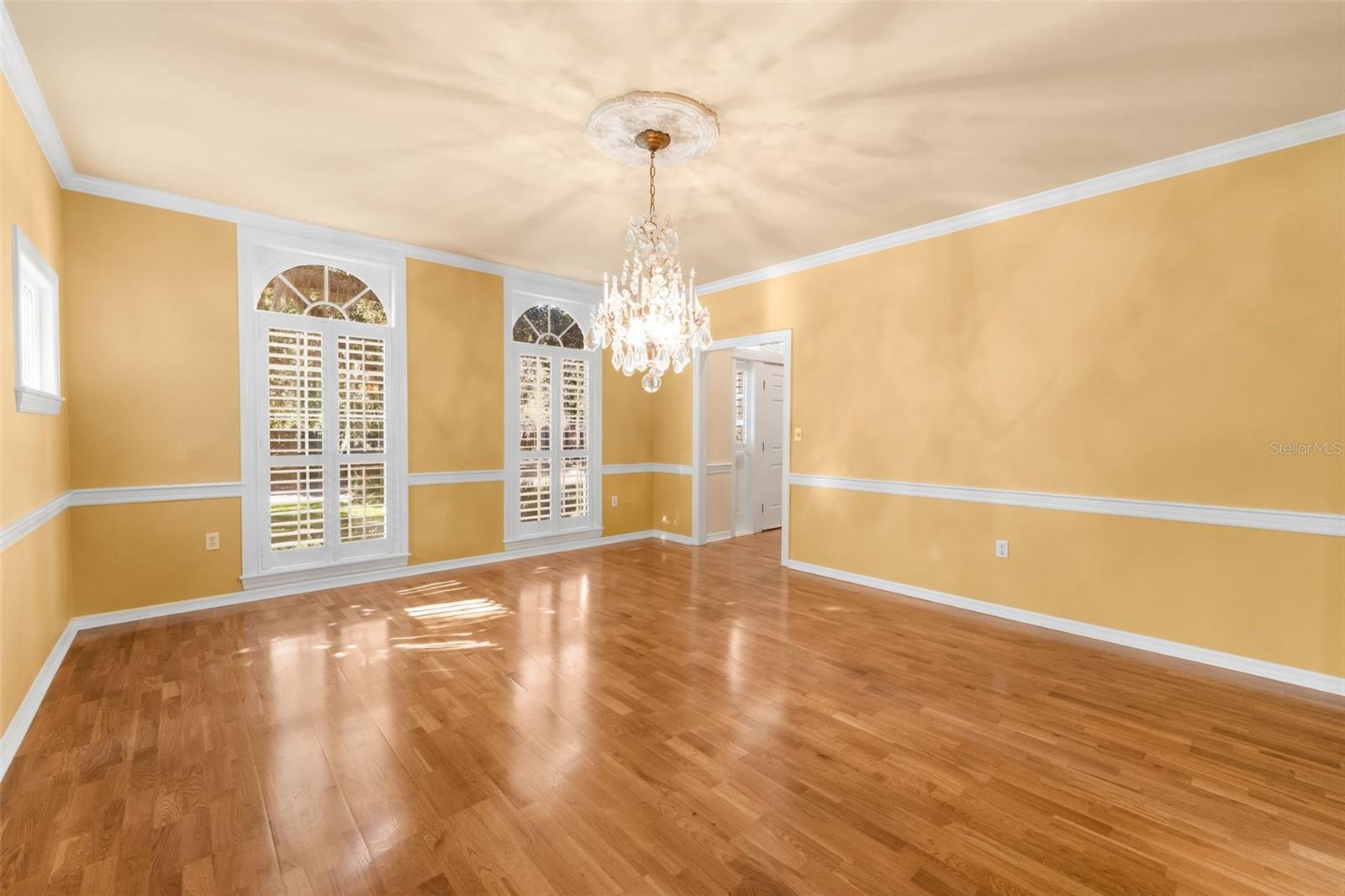 COUNTRY CLUB MANOR - Residential