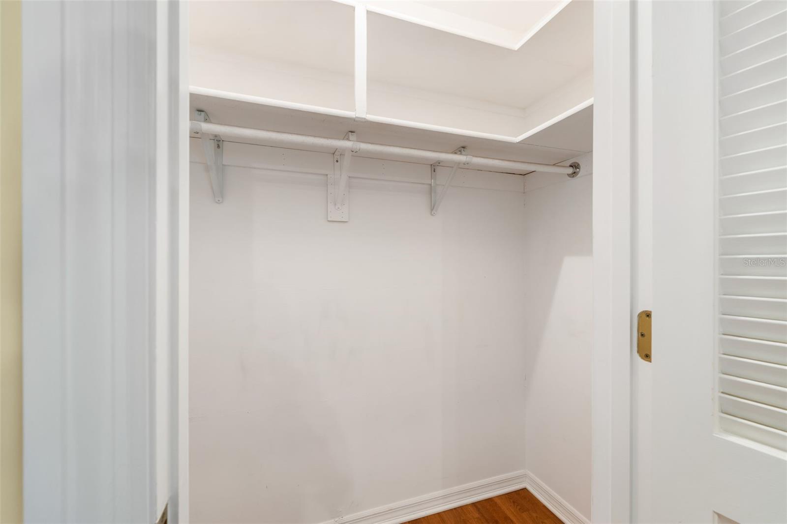 COUNTRY CLUB MANOR - Residential