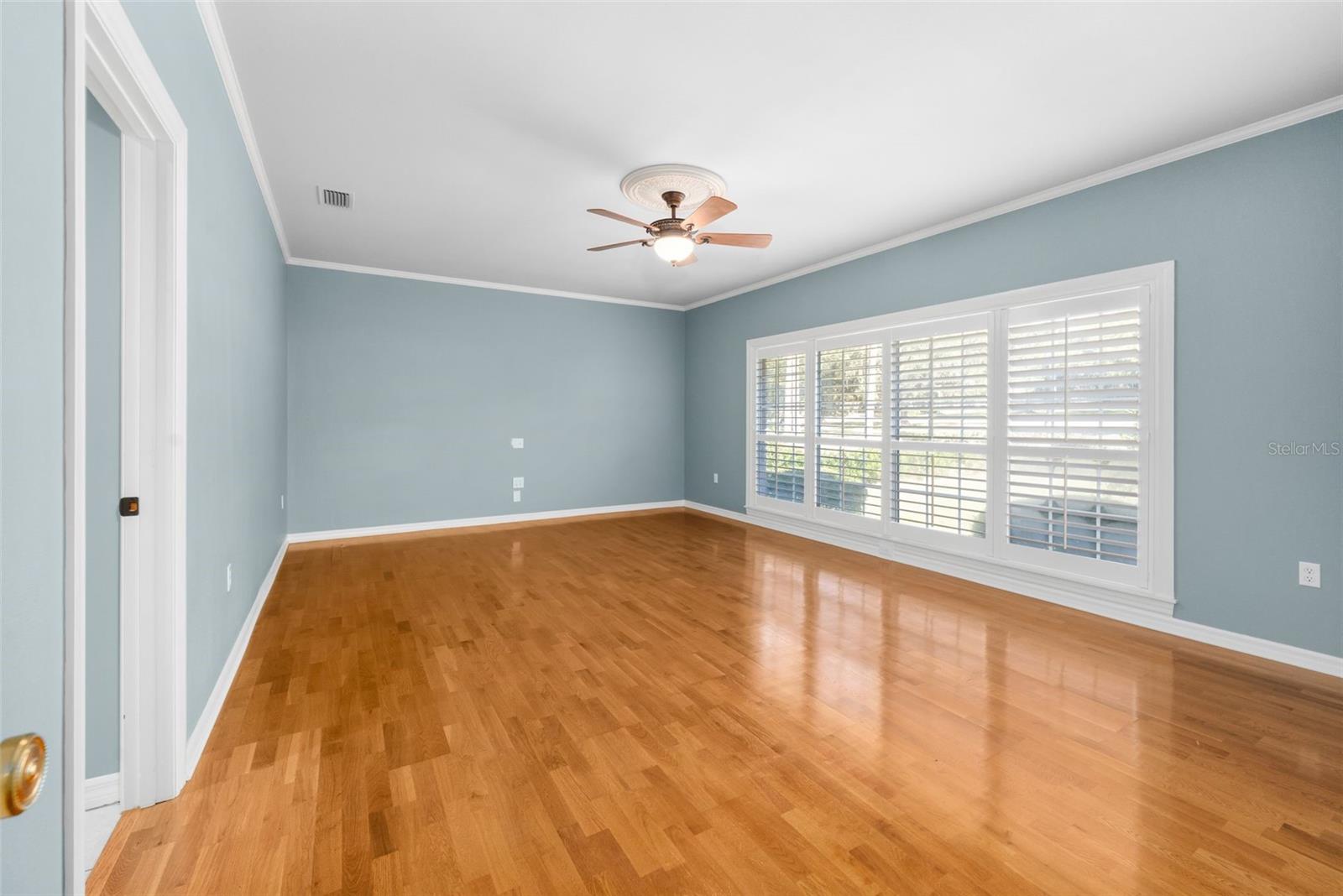 COUNTRY CLUB MANOR - Residential