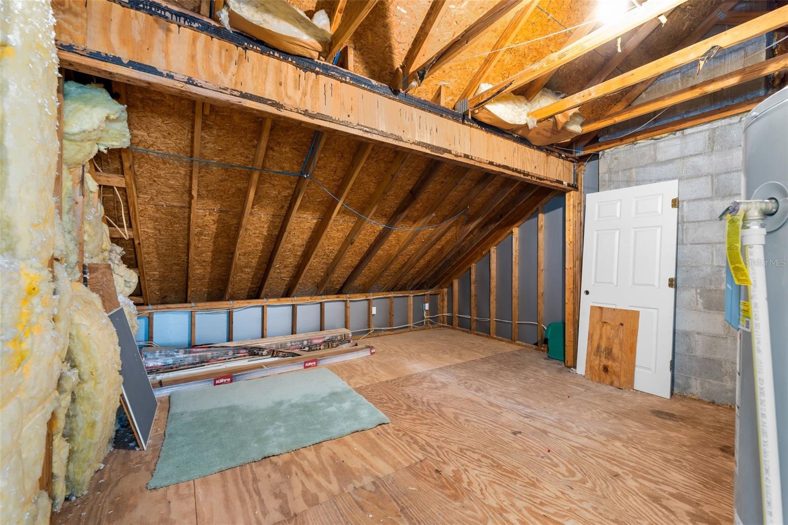 COUNTRY CLUB MANOR - Residential