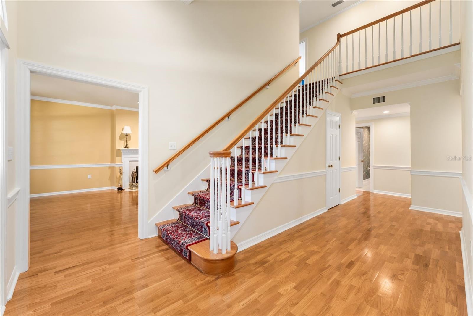 COUNTRY CLUB MANOR - Residential