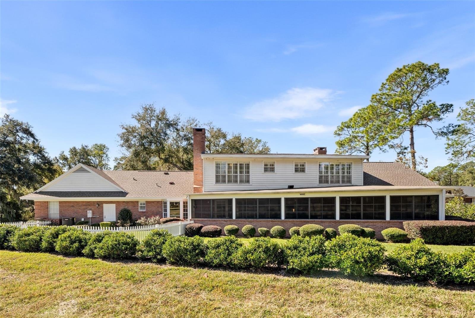 COUNTRY CLUB MANOR - Residential