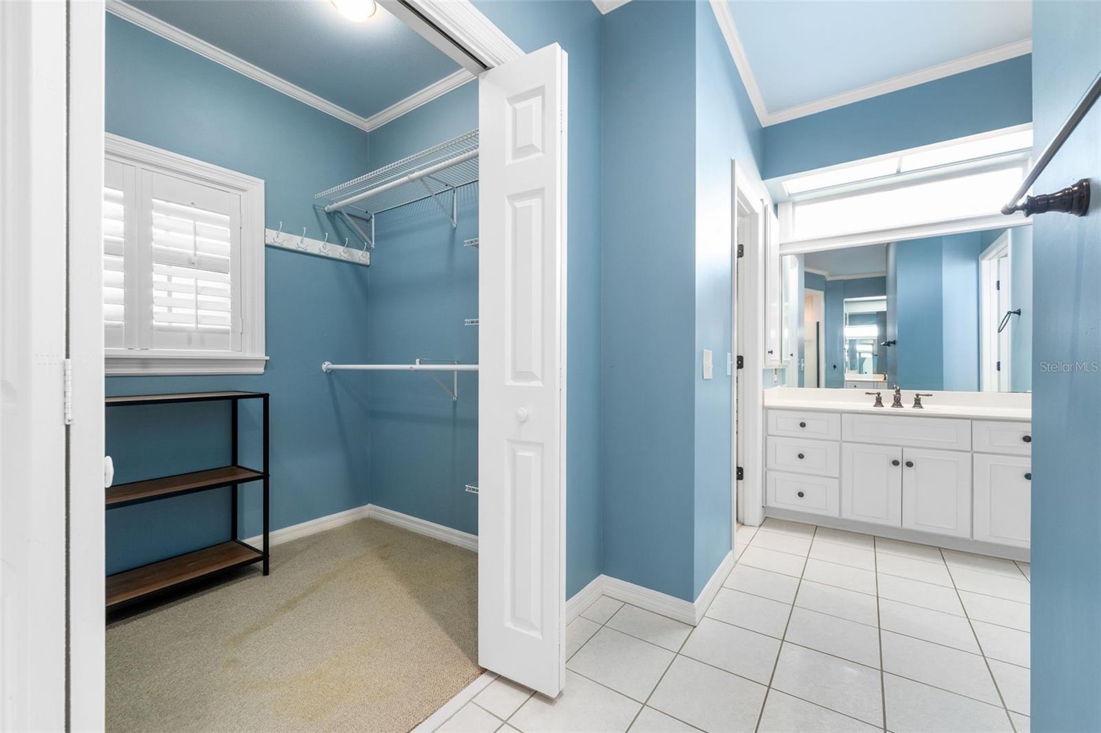 COUNTRY CLUB MANOR - Residential