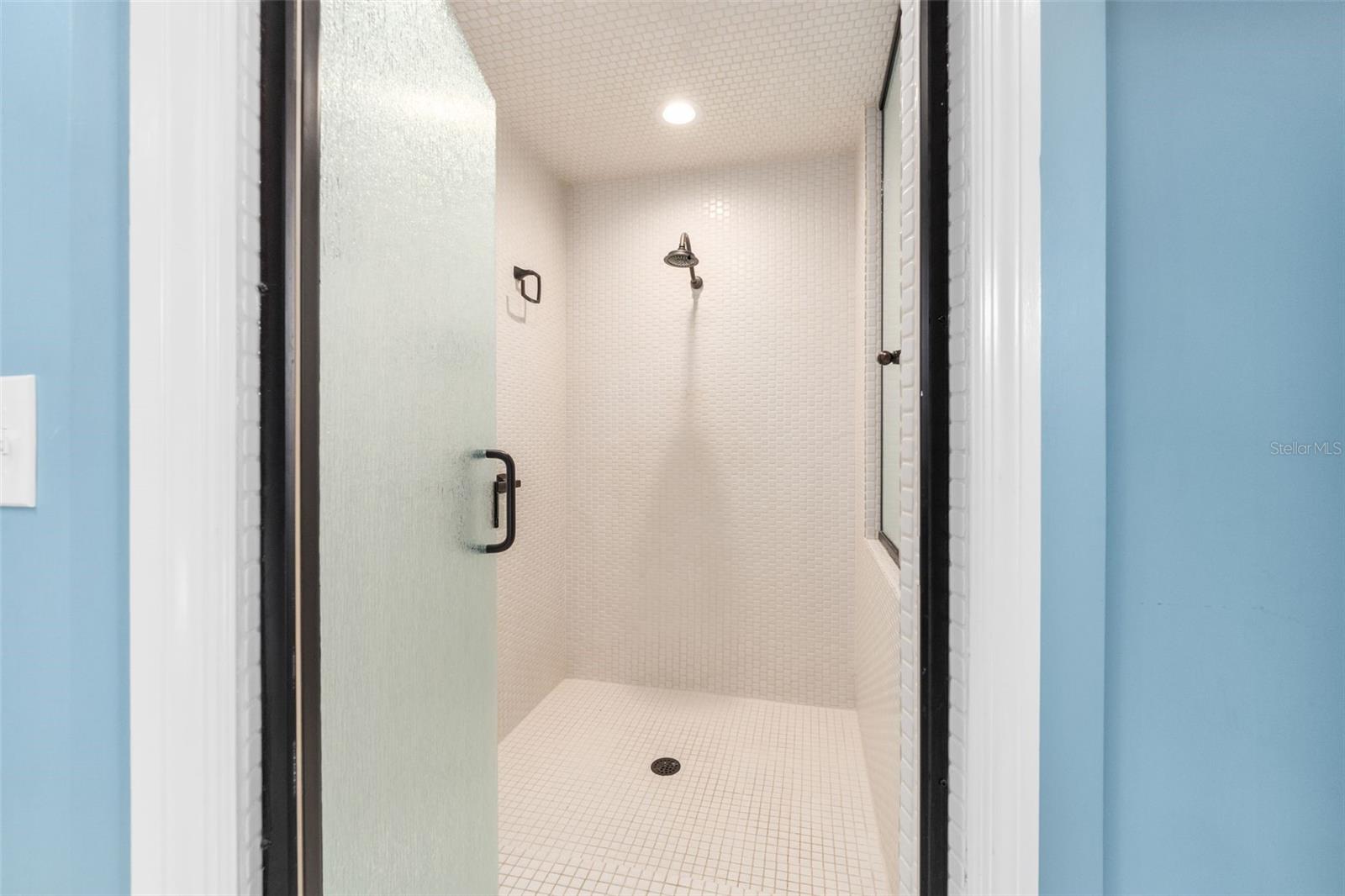 COUNTRY CLUB MANOR - Residential