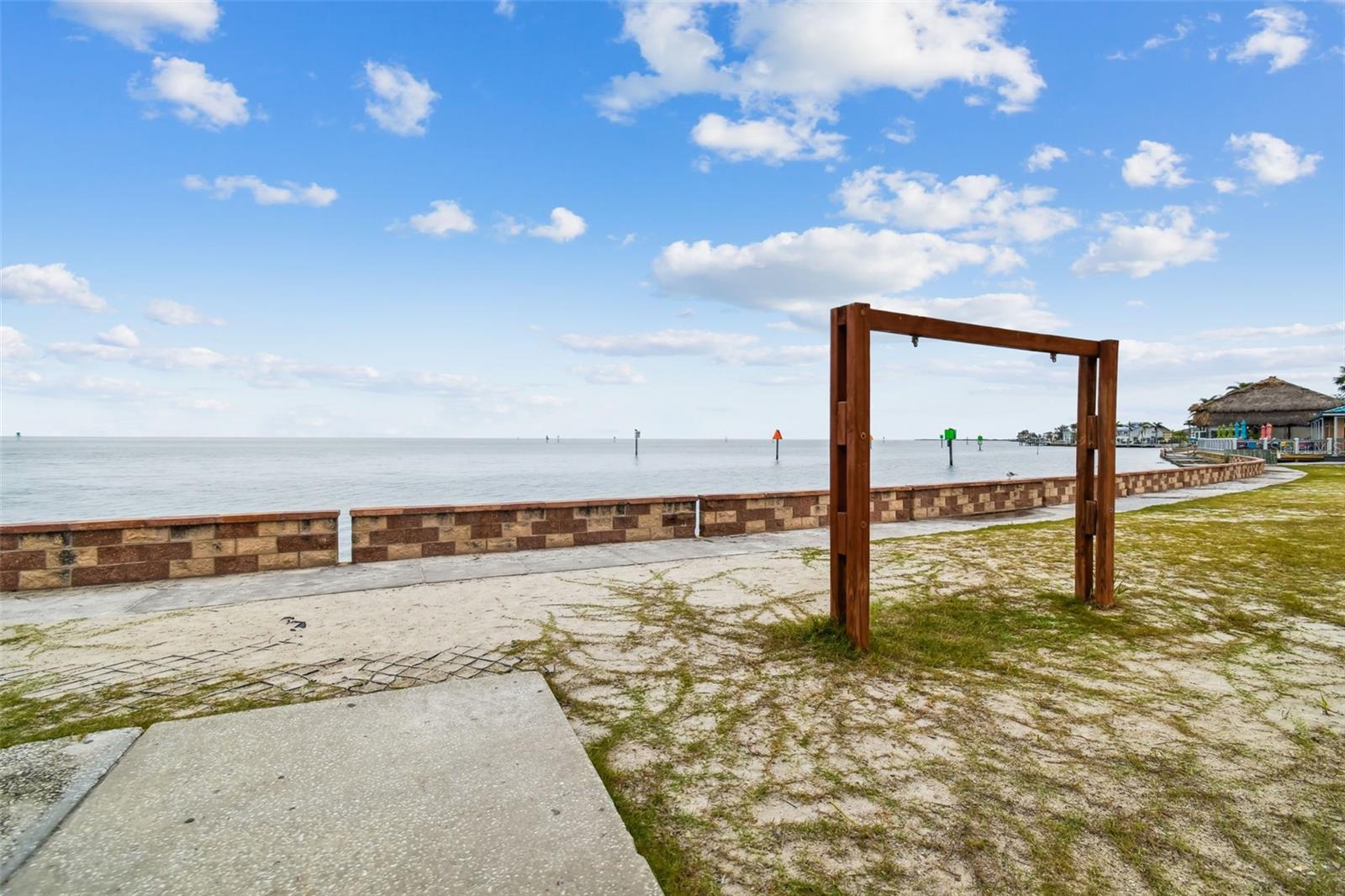 LEISURE BEACH - Residential