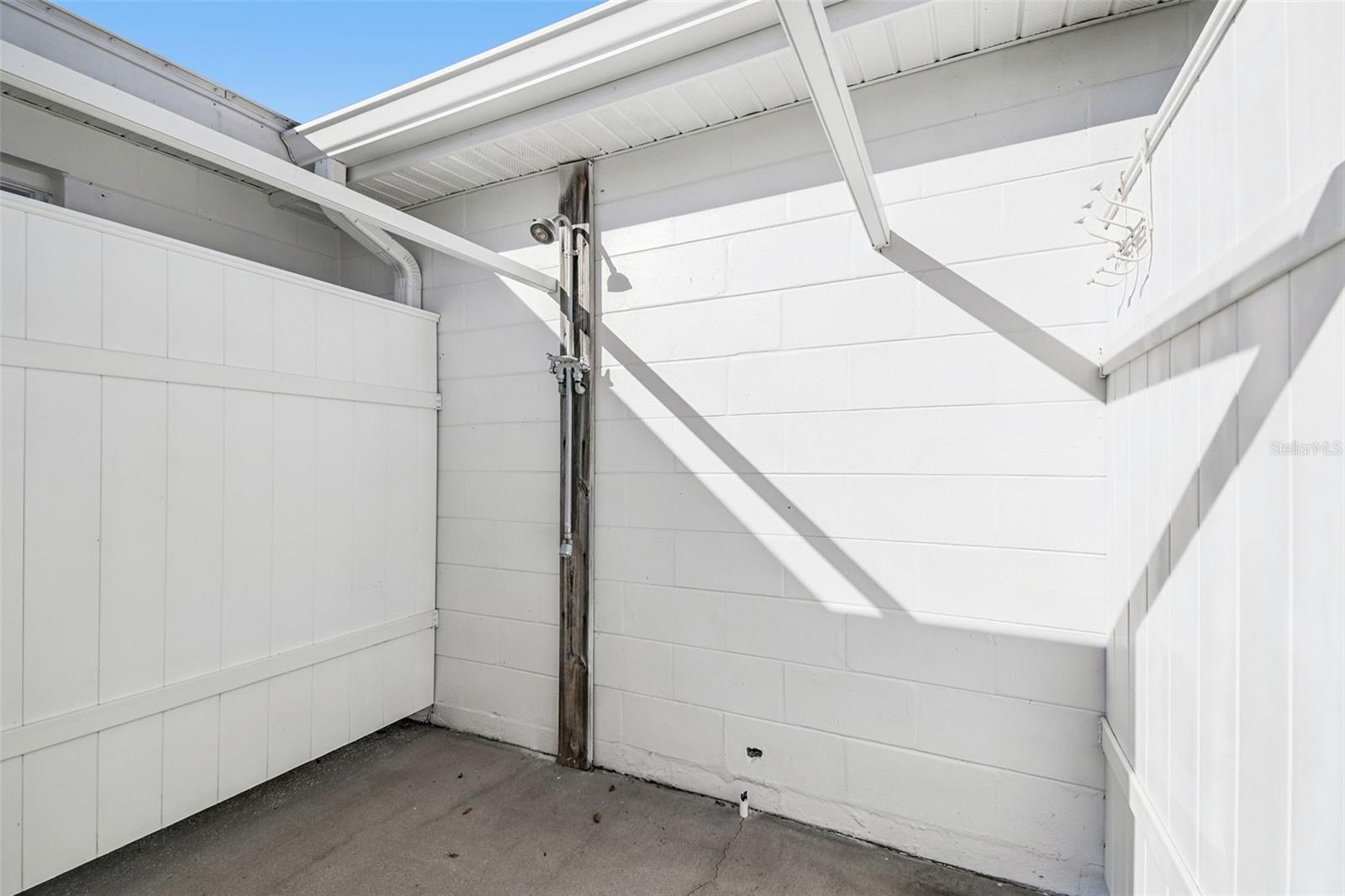 LEISURE BEACH - Residential