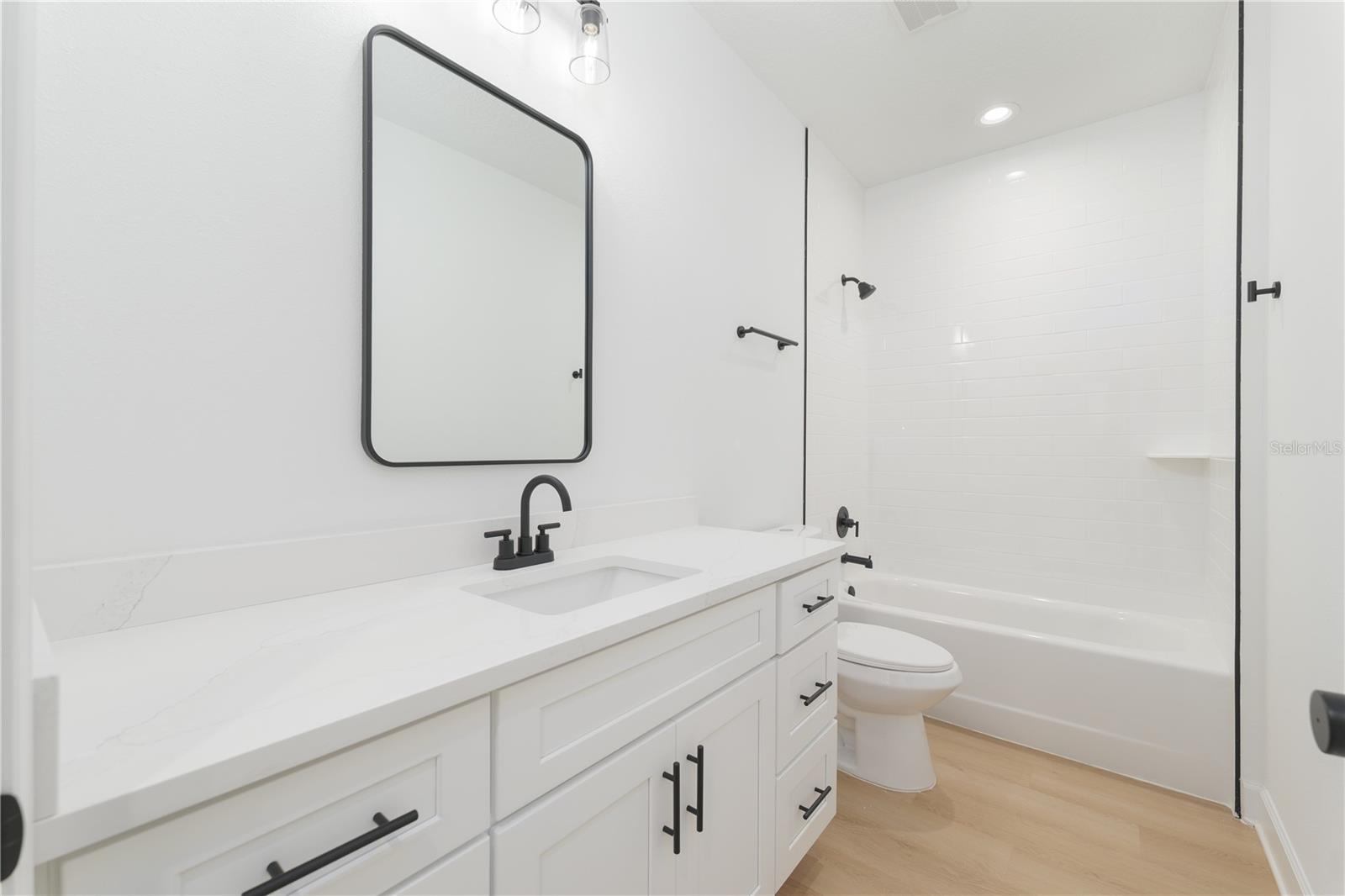 LANDMARK ESTS - Residential