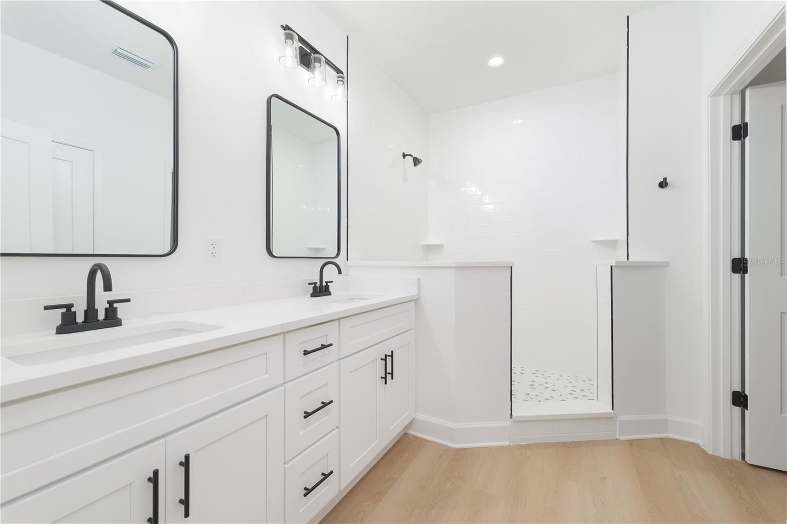 LANDMARK ESTS - Residential