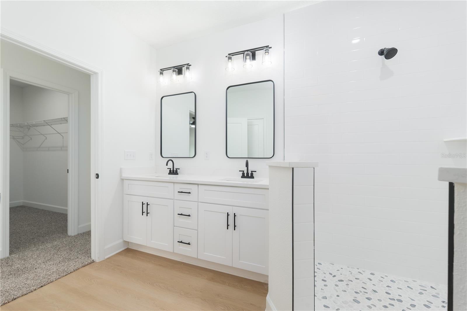 LANDMARK ESTS - Residential