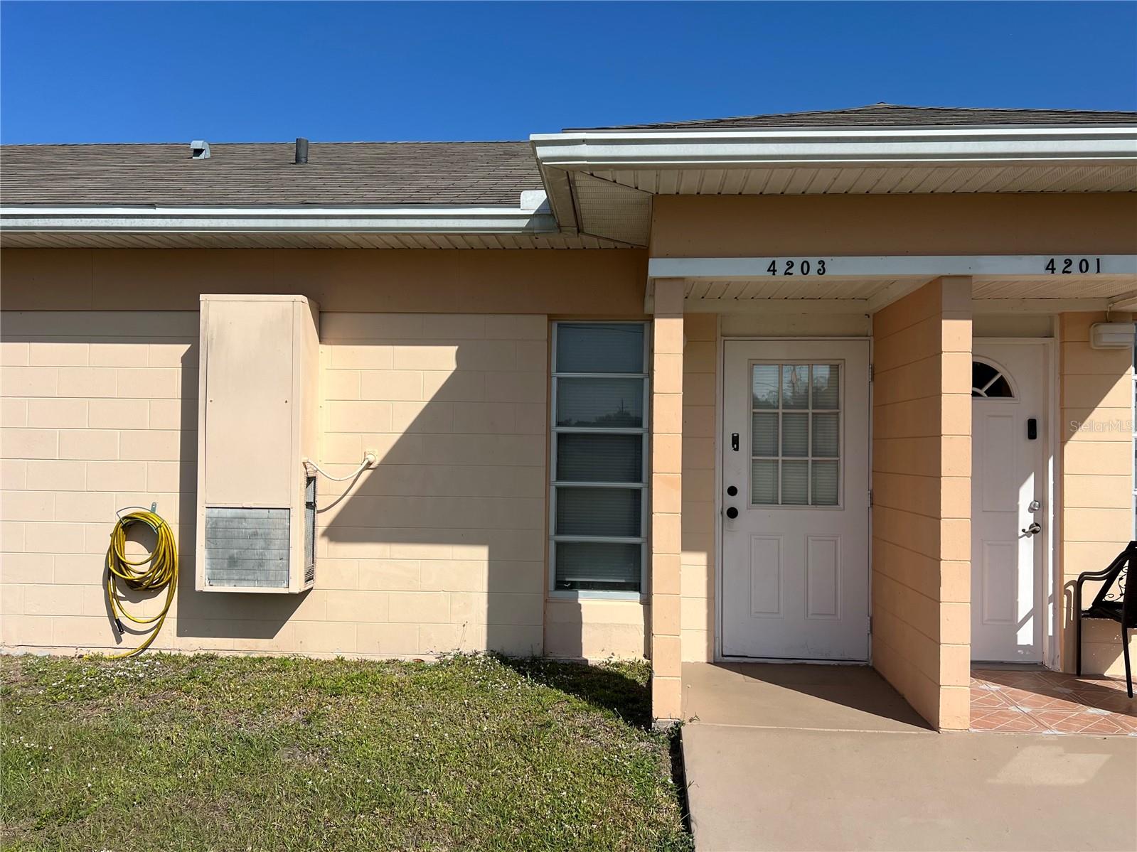 Introducing a Beautiful Cozy Resort-Style Villa!! This Villa features 1 Bedroom, 1 full bathroom with ceramic tiles throughout the home. This community has everything that you need! Bring your boat! This community offers a pool, clubhouse, library, fitness center, post office, shopping, beauty shop, chapel, laundry facilities, car washing station, tennis courts, basketball court, walking trails, boat slips, dock and weekly BINGO. Schedule your private showing TODAY!!