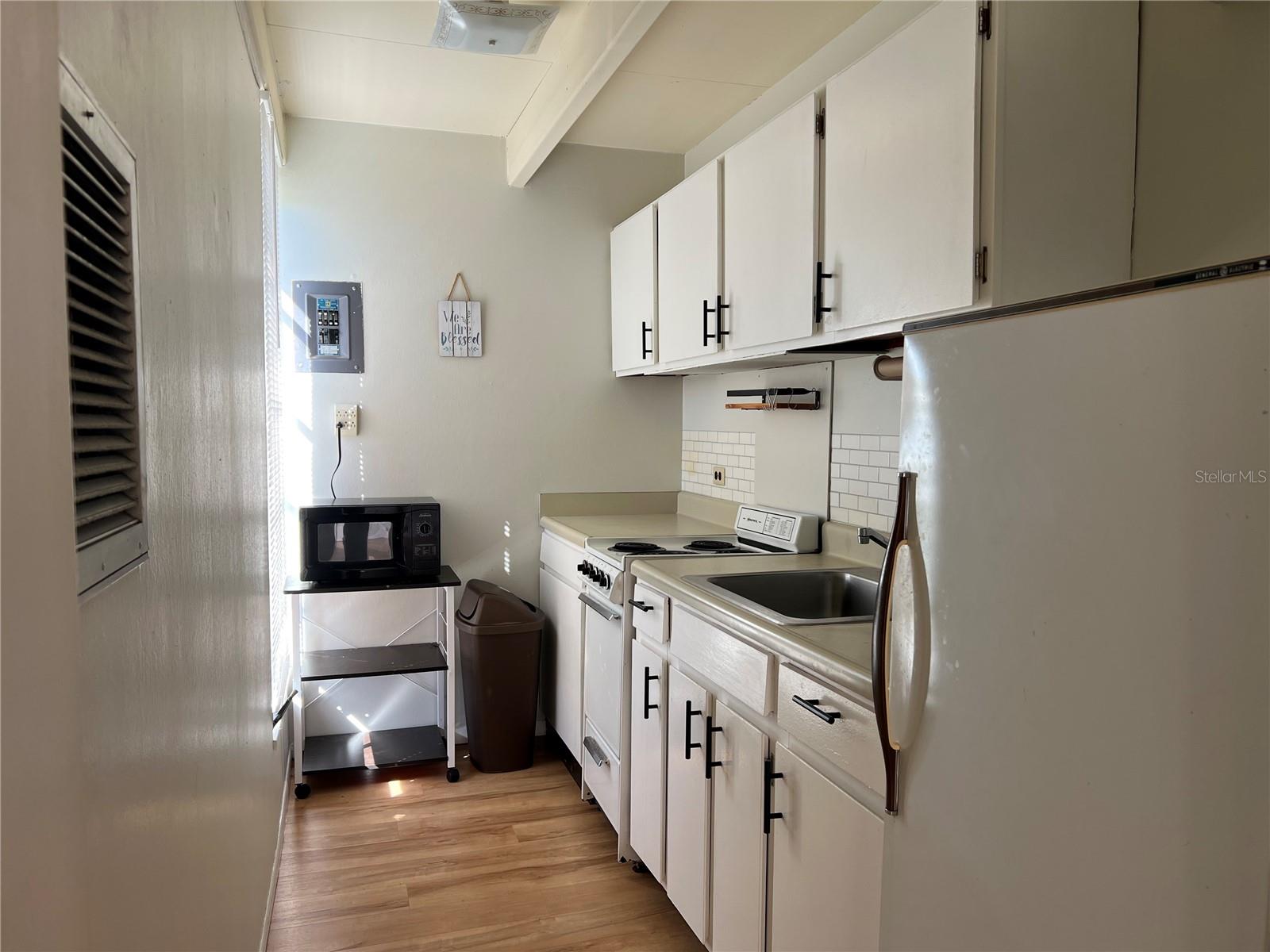 LAKESHORE CLUB - Residential