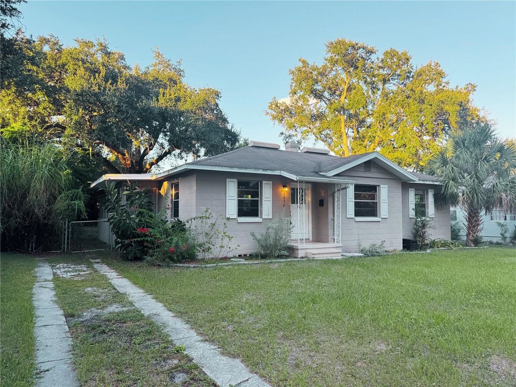 Photo of 1030 E Walnut Street, Lakeland, FL 33801 (MLS # OK225708)